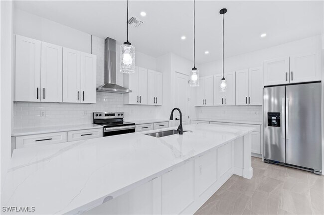 Building Photo - 129 NW 27th Pl