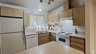 Building Photo - Inviting 3-bedroom duplex near Lakewood To...