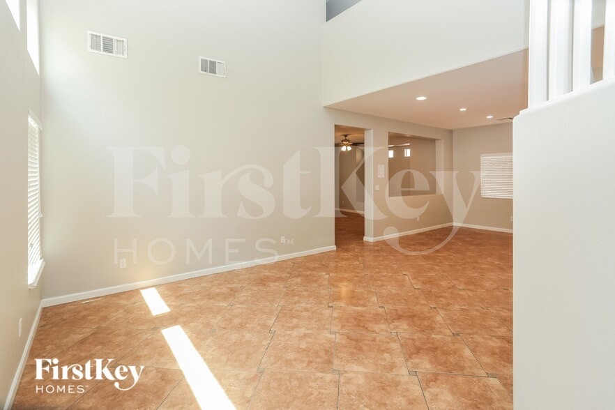 Building Photo - 6425 Casamar St