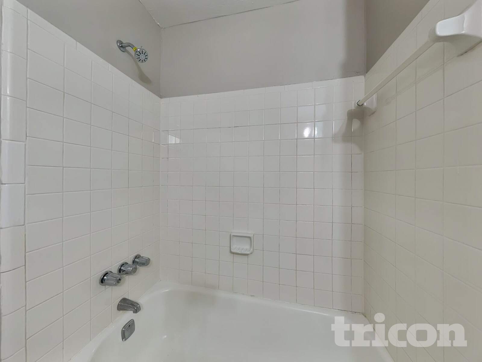 Building Photo - 605 Lake Dr SW