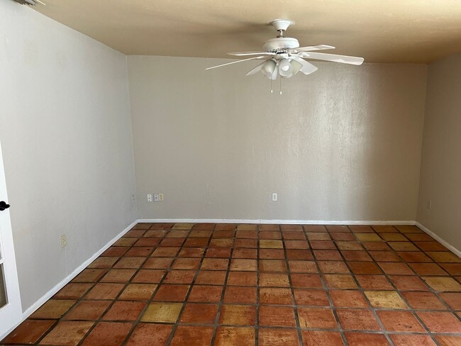 Building Photo - Single Family Home