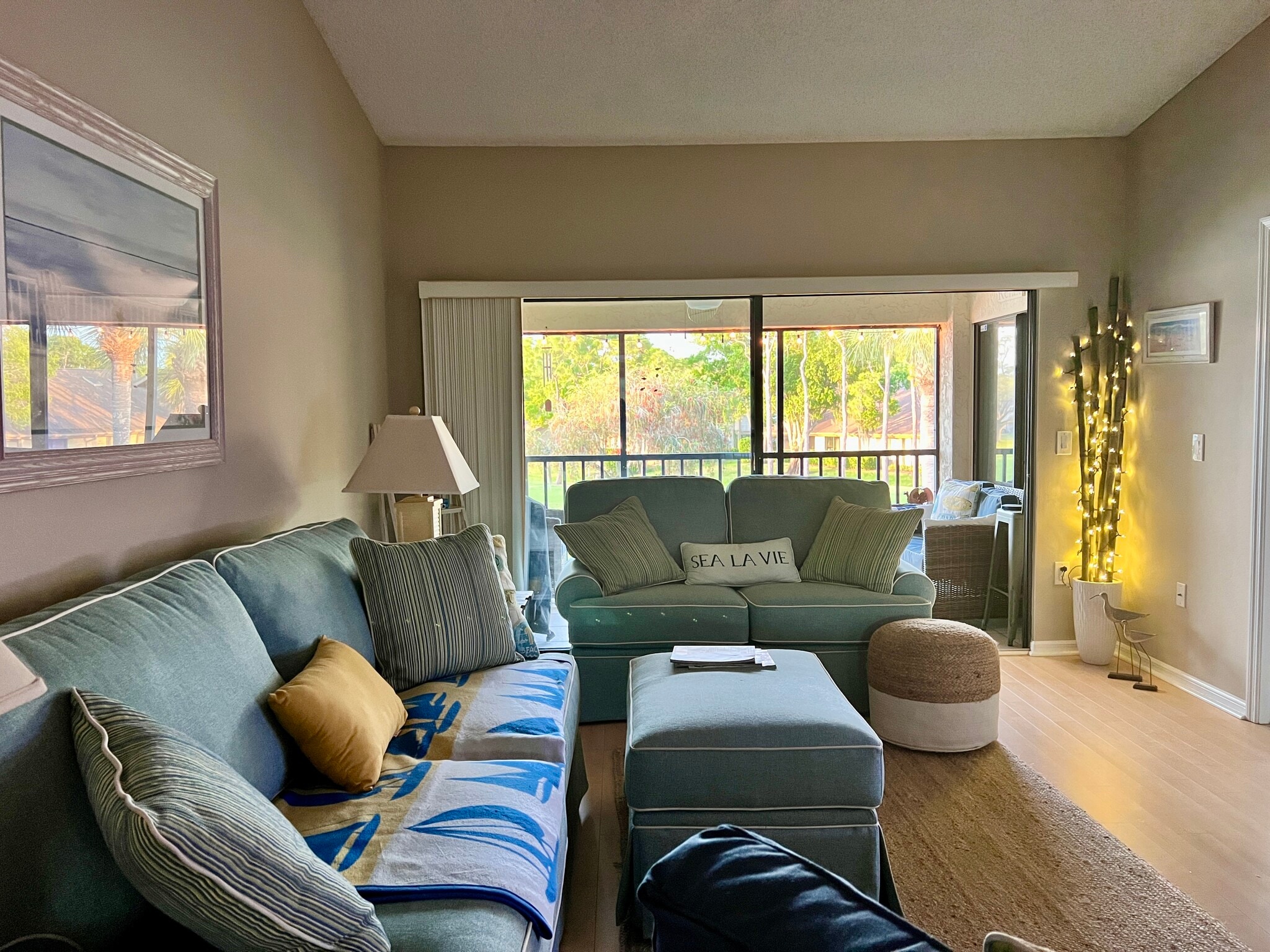 Living Room - 4408 Weybridge