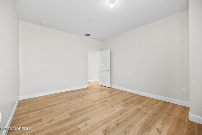 Building Photo - 207 Main St