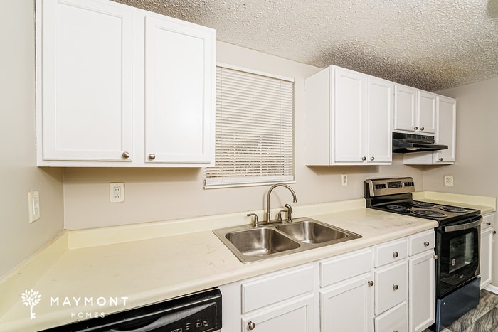 Building Photo - 656 15th Ct NW