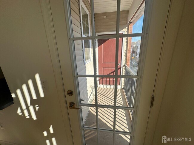 Building Photo - 45 Roosevelt Ave