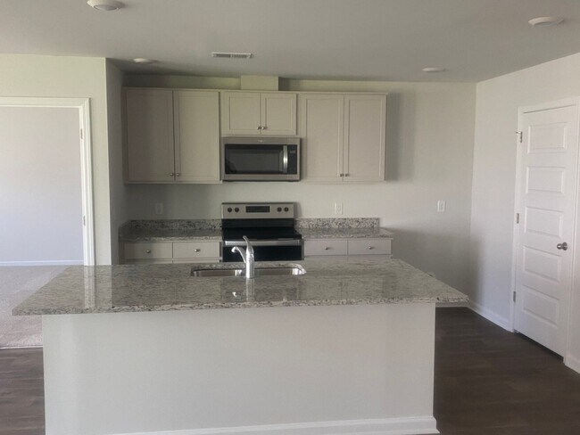 Building Photo - Introducing a stunning 3 bedroom, 2 bathroom home