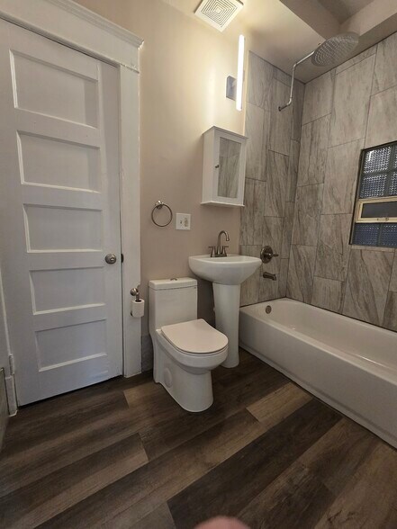 Building Photo - 1422 26th Ave N