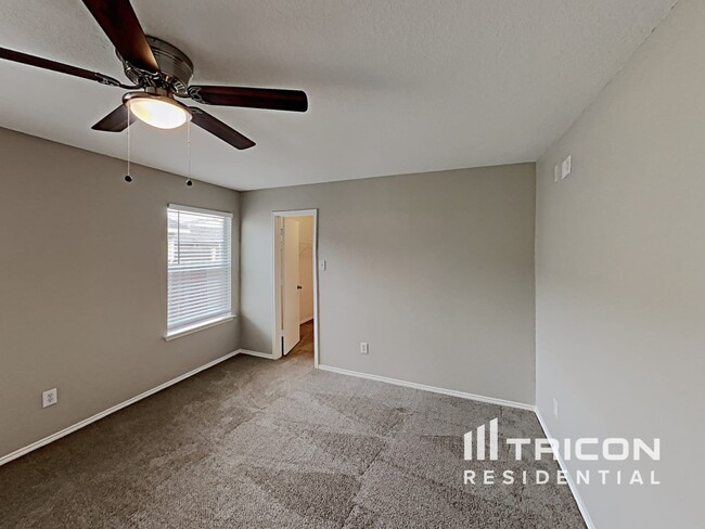 Building Photo - 1720 Vineridge Ln
