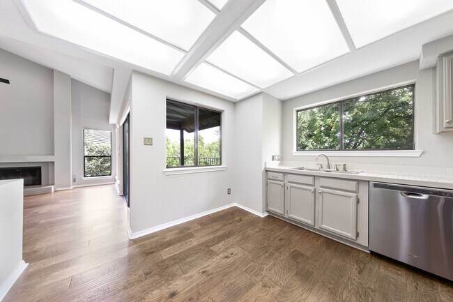 Building Photo - 8200 Neely Dr