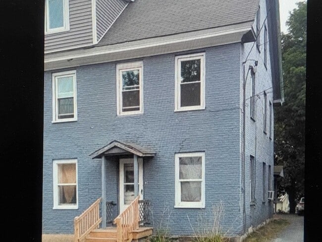 Building Photo - 13-15 Walnut Street Unit 3