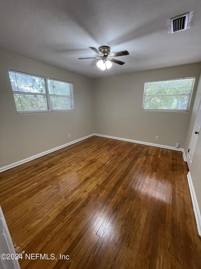 Building Photo - 1038 Arco Dr