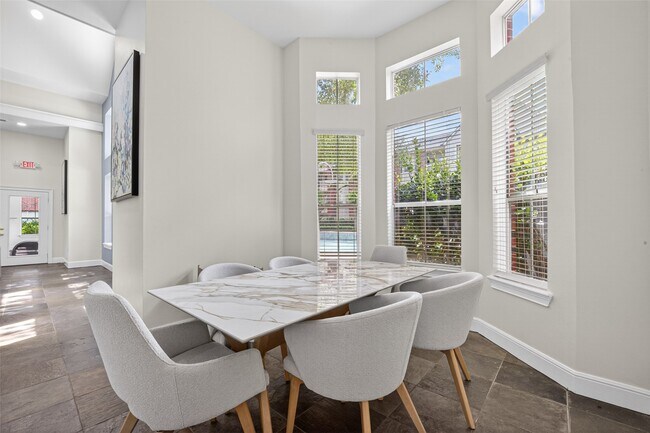 Building Photo - 1330 Old Spanish Trl