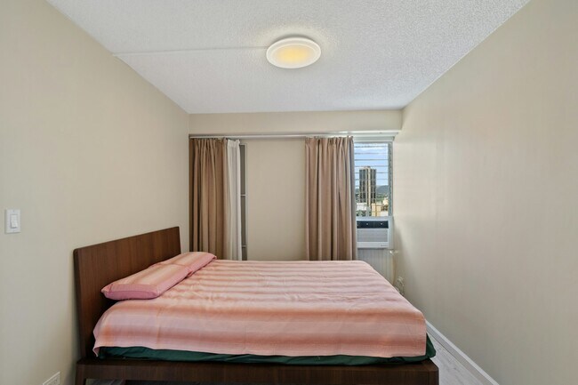 Building Photo - 1655 Makaloa St