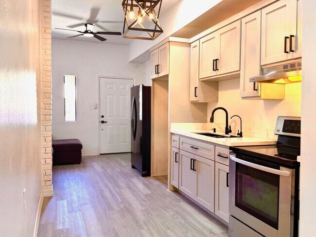 Building Photo - 1515 Madison St