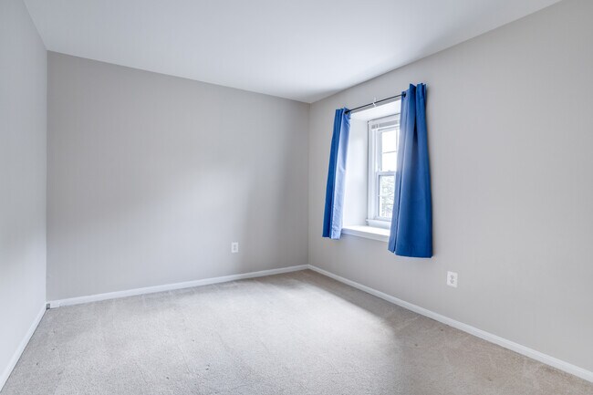 Building Photo - 4685 Forestdale Dr