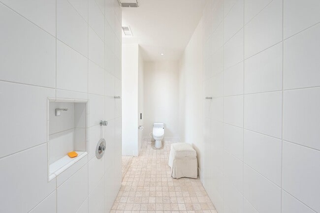 Building Photo - 10272 Overhill Dr