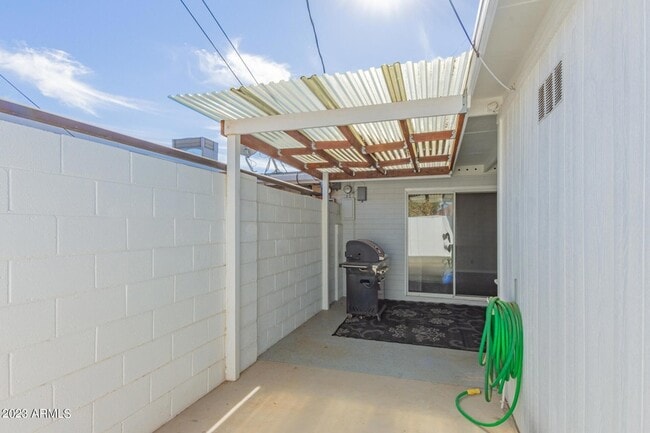 Building Photo - 10612 W Oakmont Dr