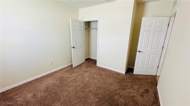 Building Photo - 4417 SW 15th Pl