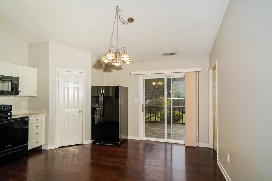 Building Photo - 5654 Fair Ridge Pl