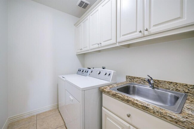 Building Photo - 14470 Summerleaf Ln
