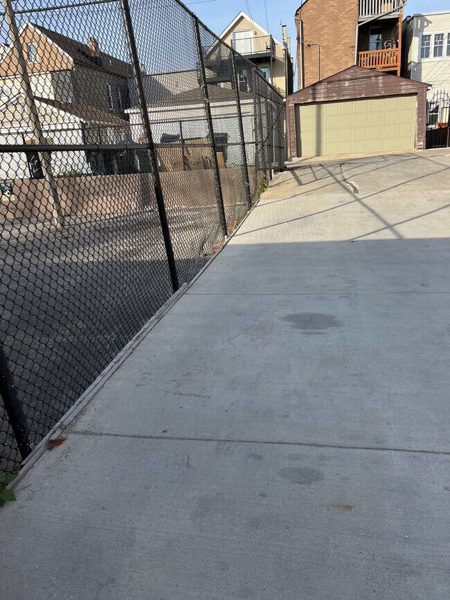 Building Photo - 2002 W Cermak Rd