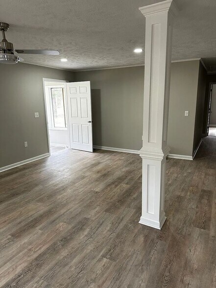 Building Photo - 216 Westbrook Dr