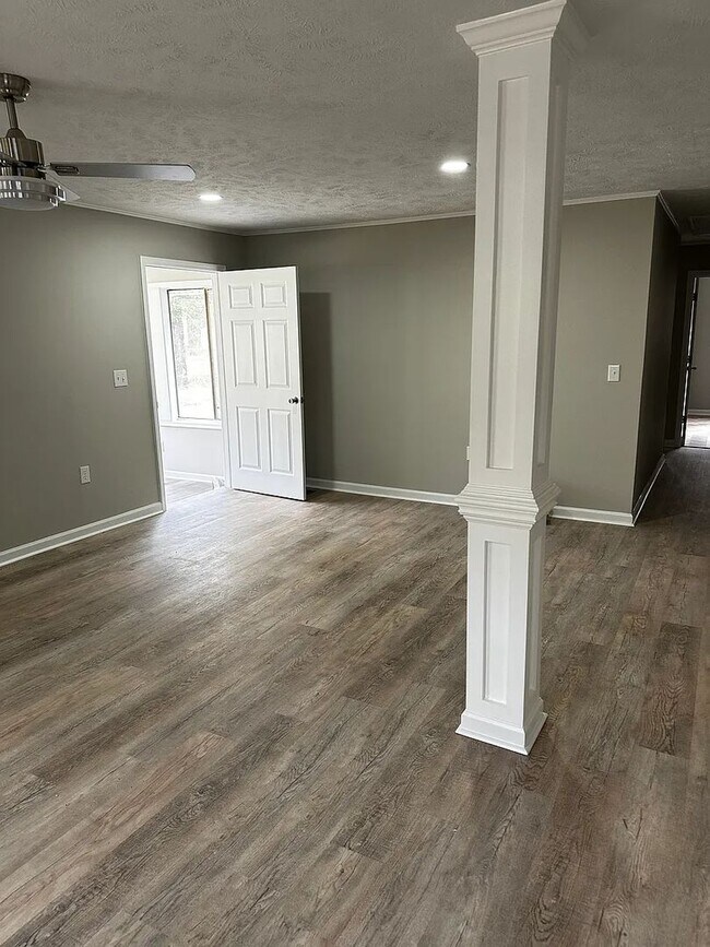 Building Photo - Charming 3BR House in Spring Lake