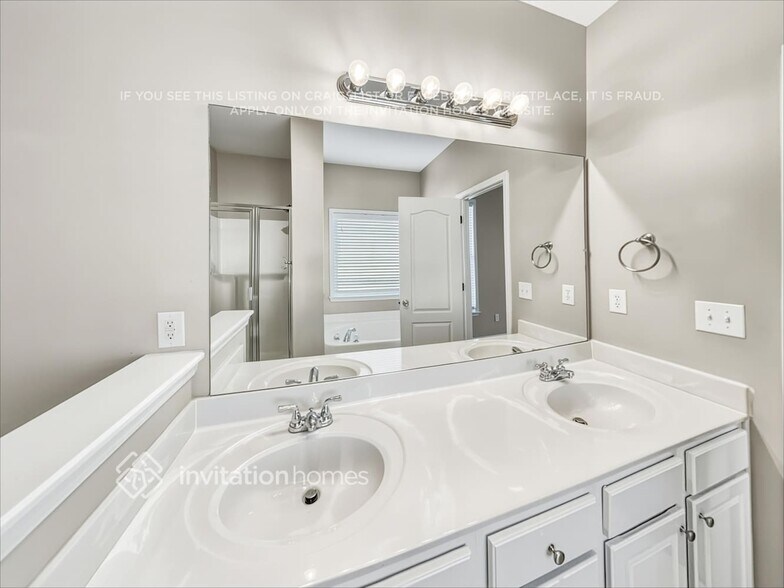 Building Photo - 5020 Fieldstone View Cir