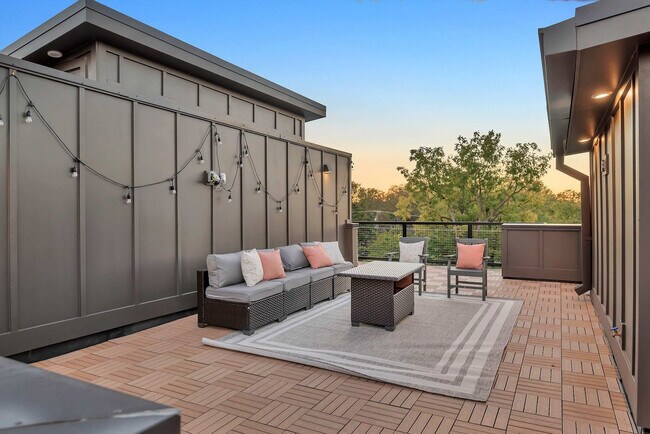 Building Photo - 1701 Portland Ave