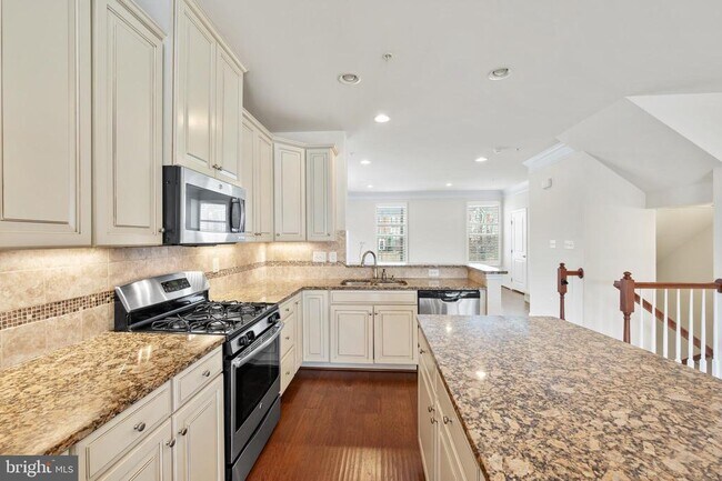 Building Photo - 13312 Waterford Hills Boulevard