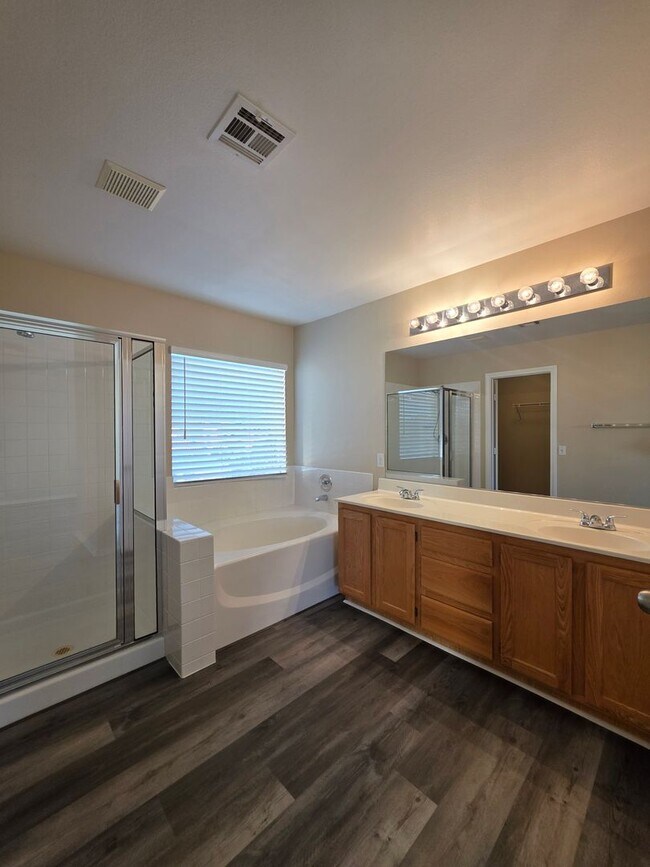 Building Photo - 748 Maccabe Ave