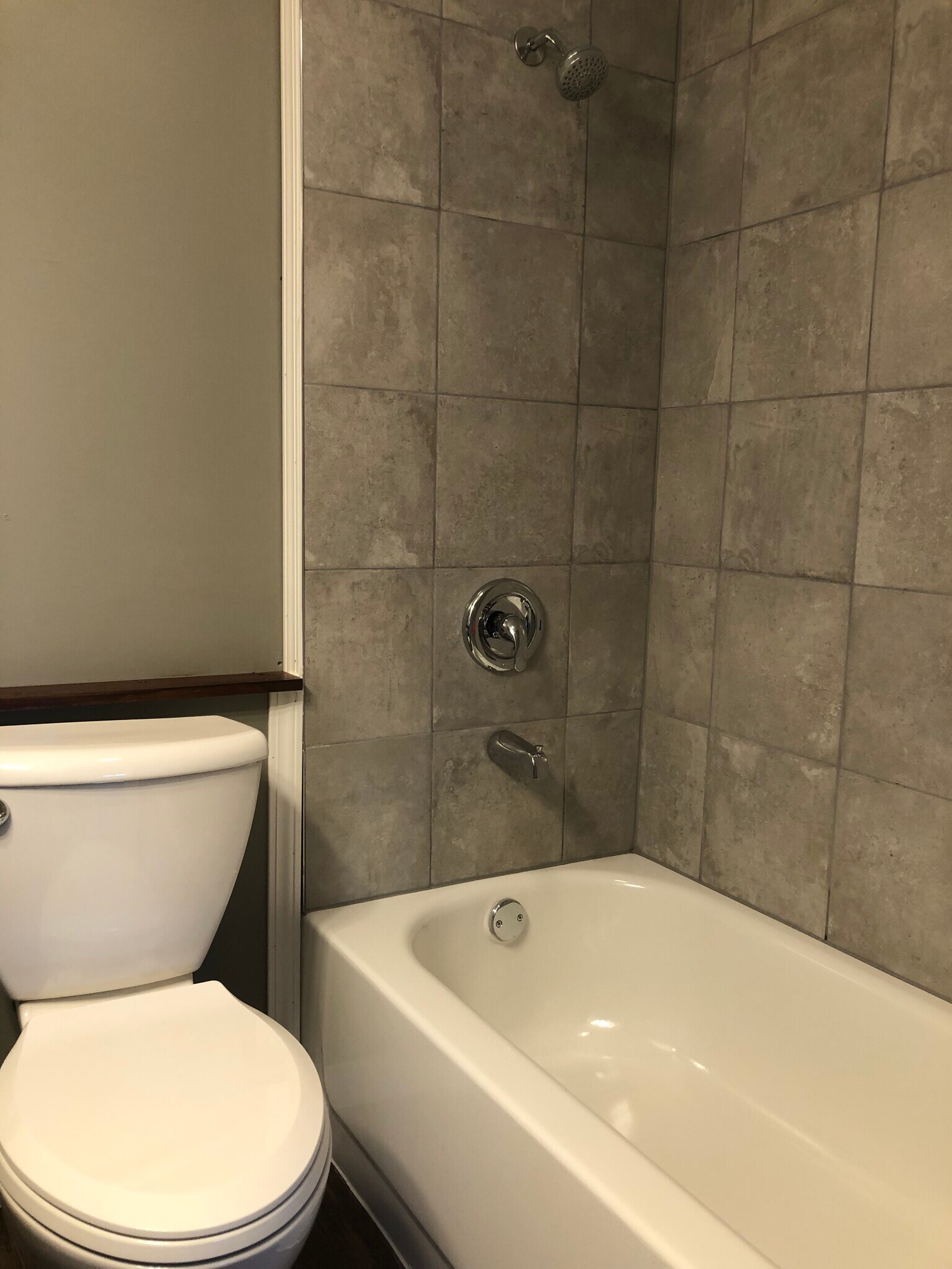 Full Bathroom of Bedroom #2 - 518 S Chestnut St