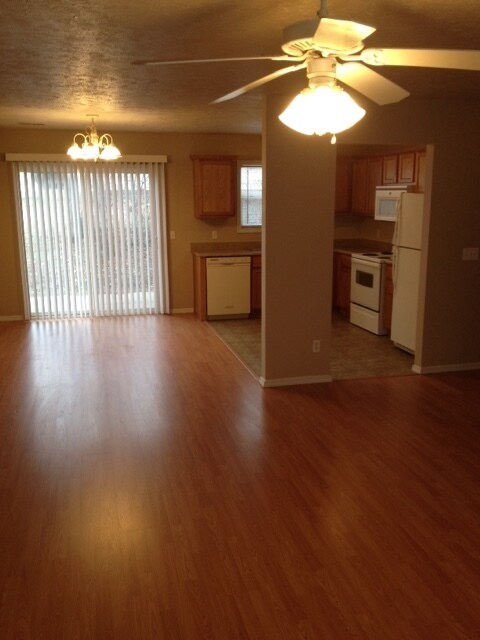 Building Photo - Single-Family Home in Merriam Woods