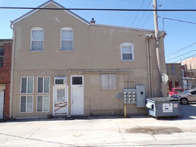 Building Photo - 316 Main St