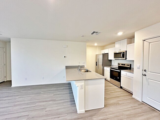 Building Photo - 1 MONTH FREE RENT* 3 BEDROOM TOWNHOUSE LOCATED IN INSPIRADA