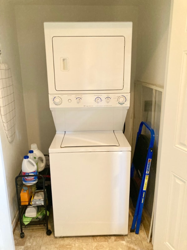 Building Photo - 36 E Lock Ln