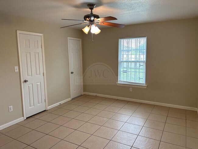 Building Photo - 3504 Warfield Dr