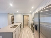 Building Photo - Beautiful 2 Bed, 2 Bath PREMIUM Apartment in PRIME location!  Furnished & Unfurnished Options Ava...
