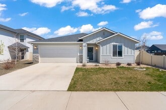 Building Photo - 3 Bedroom, 2 Bath Single Level Home in Desirable Meridian Location!