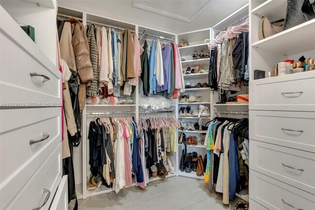 Building Photo - 1583 Eastlake Way