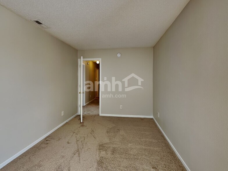 Building Photo - 936 Bentgrass Dr