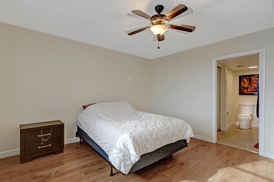 Building Photo - 1526 Whitehall Dr