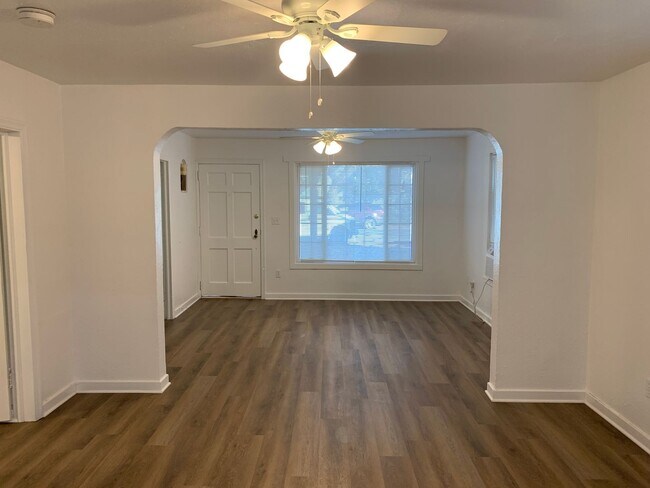 Building Photo - MOVE-IN SPECIAL!!!!  $500 OFF OF THE 1ST MONTHS RENT Charming 3-Bedroom Home for Rent - Please re...
