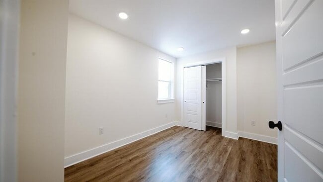 Building Photo - 6832 Ridge Ave