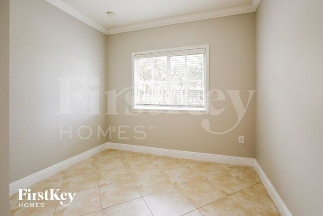 Building Photo - 665 SE 31st Ave