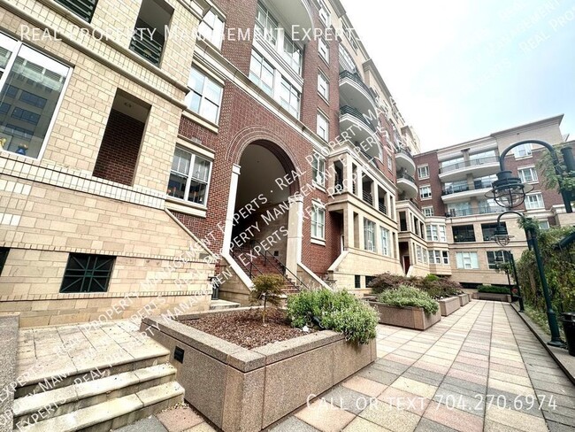 Building Photo - Charming 2 BR/ 2BA Condo in the heart of U...