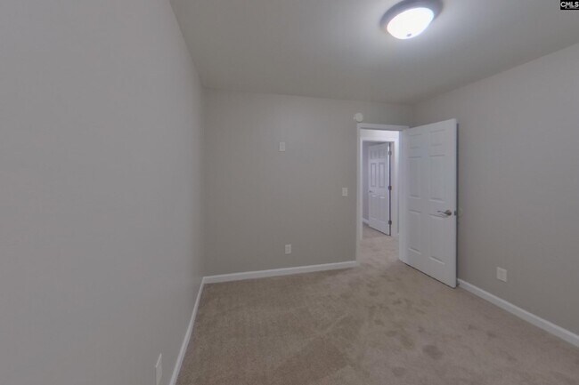 Building Photo - 229 Montclaire Cir