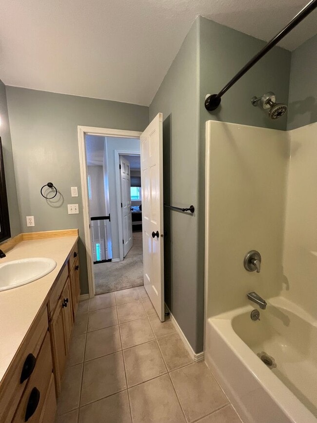 Building Photo - 4 bedroom home in Doyon Estates