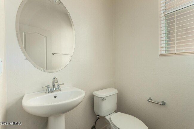 Building Photo - 4334 E Carla Vista Dr