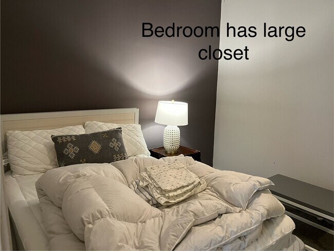 Building Photo - 1426 Main St